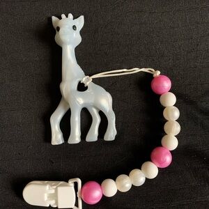 Silver giraffe teething set